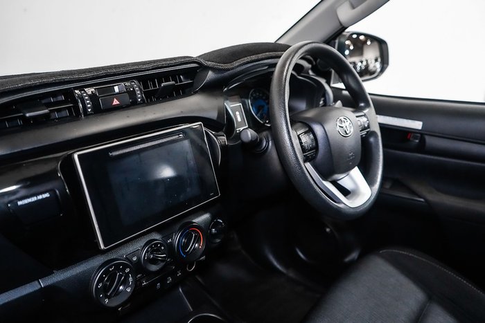 2019 Toyota Hilux SR