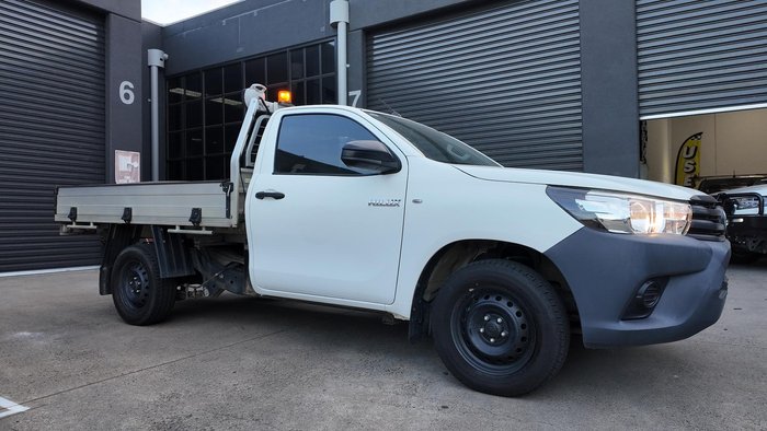 2017 Toyota Hilux Workmate TGN121R 4x2 Glacier White
