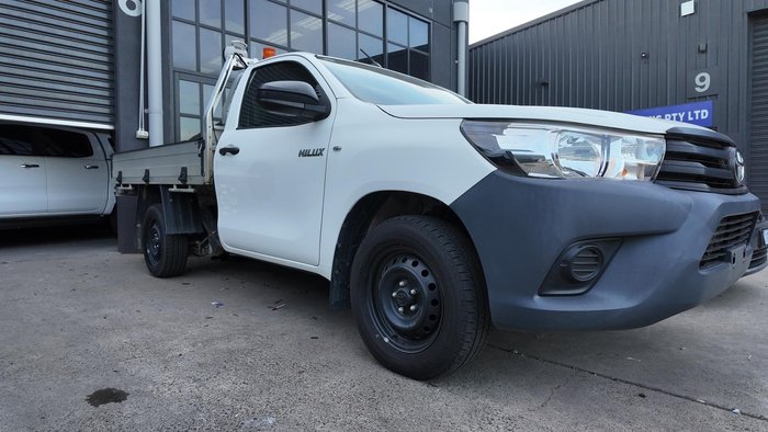 2017 Toyota Hilux Workmate TGN121R 4x2 Glacier White