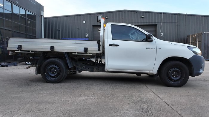 2017 Toyota Hilux Workmate TGN121R 4x2 Glacier White