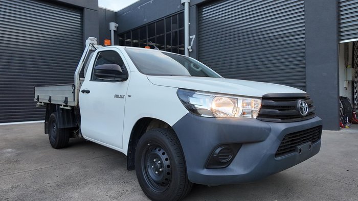 2017 Toyota Hilux Workmate TGN121R 4x2 Glacier White