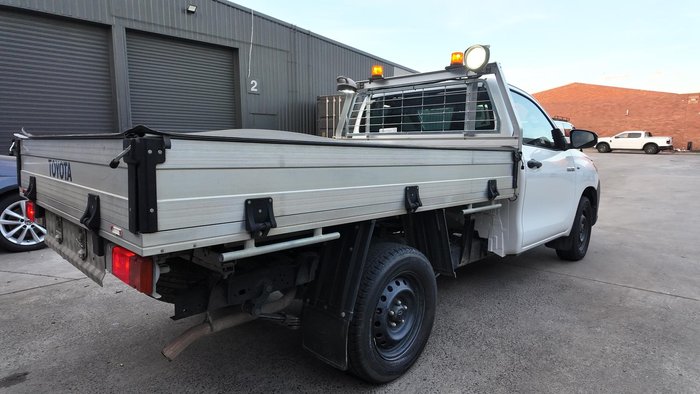 2017 Toyota Hilux Workmate TGN121R 4x2 Glacier White