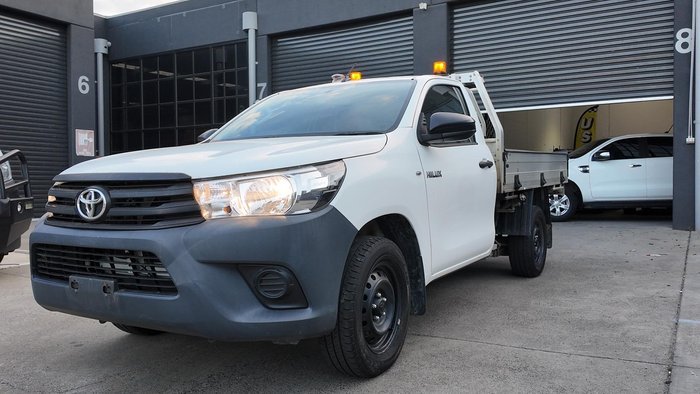 2017 Toyota Hilux Workmate TGN121R 4x2 Glacier White