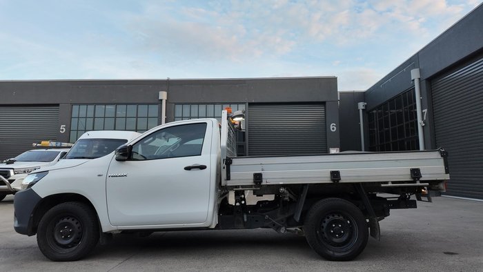 2017 Toyota Hilux Workmate TGN121R 4x2 Glacier White