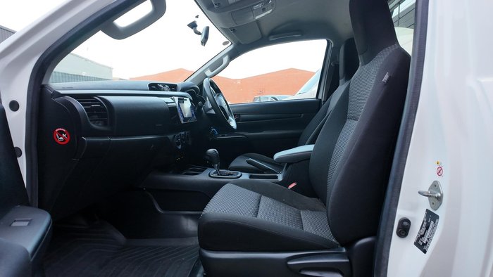 2017 Toyota Hilux Workmate TGN121R 4x2 Glacier White