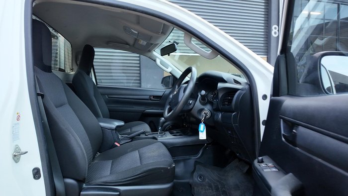 2017 Toyota Hilux Workmate TGN121R 4x2 Glacier White