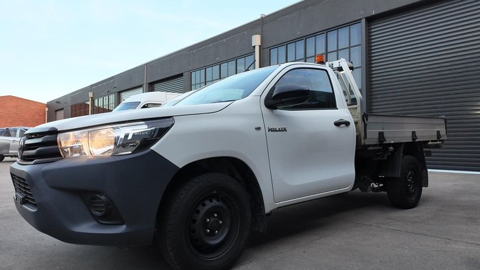 2017 Toyota Hilux Workmate TGN121R 4x2 Glacier White