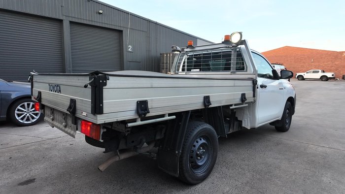 2017 Toyota Hilux Workmate TGN121R 4x2 Glacier White