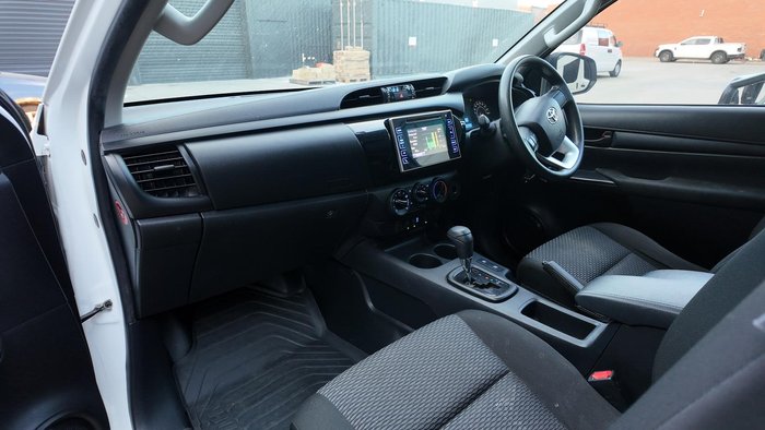 2017 Toyota Hilux Workmate TGN121R 4x2 Glacier White
