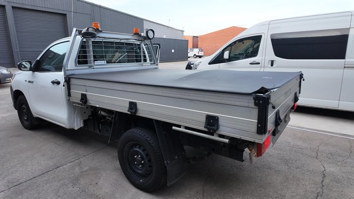 2017 Toyota Hilux Workmate TGN121R 4x2 Glacier White