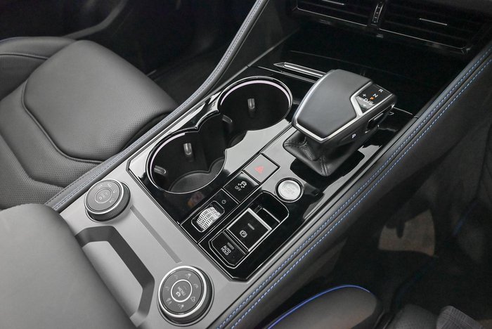 2025 Volkswagen Touareg R