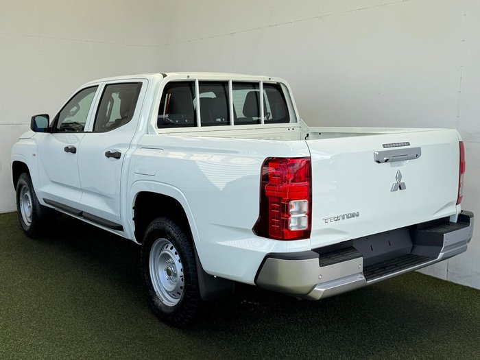 2025 Mitsubishi Triton GLX
