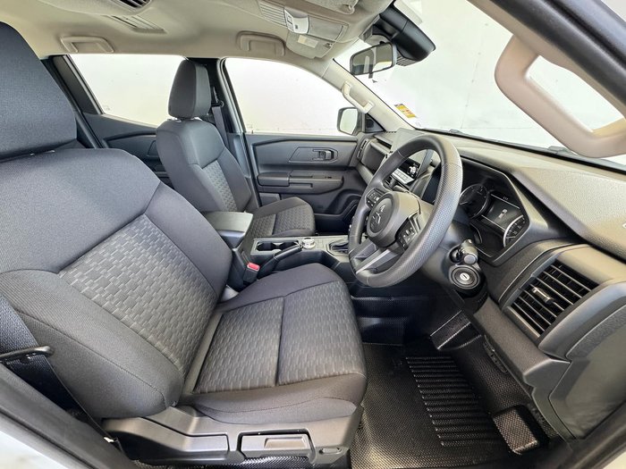 2025 Mitsubishi Triton GLX