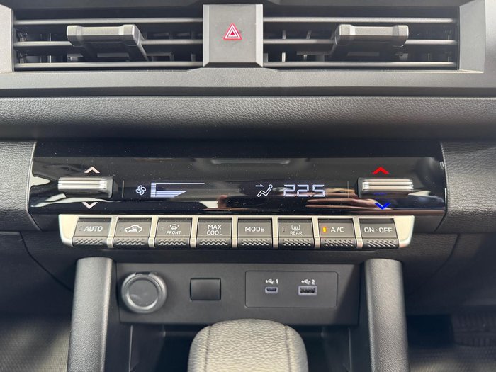2025 Mitsubishi Triton GLX