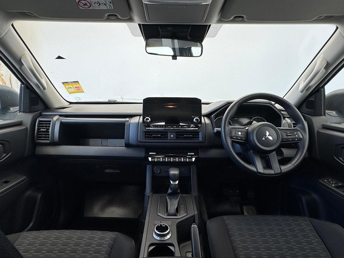 2025 Mitsubishi Triton GLX