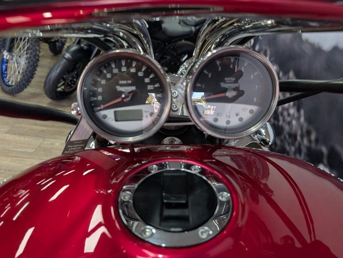 2005 Triumph ROCKET III RED