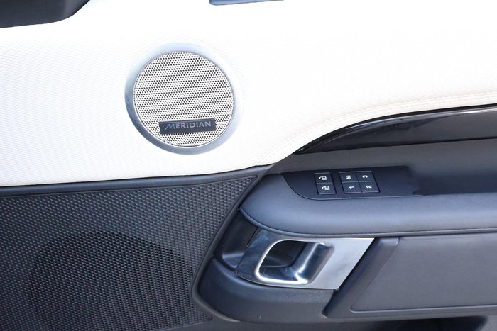 2021 Land Rover Discovery D300 SE