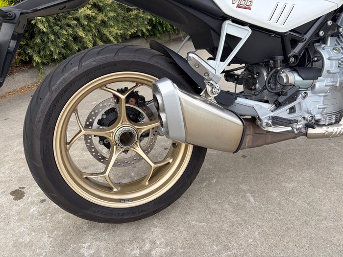 2023 MOTO GUZZI V100 MANDELLO