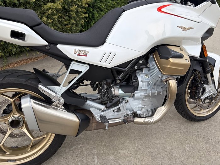 2023 MOTO GUZZI V100 MANDELLO
