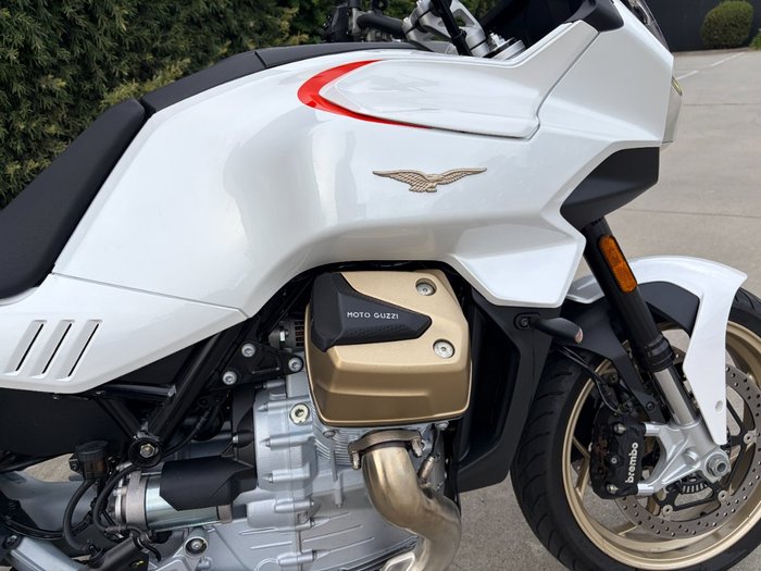 2023 MOTO GUZZI V100 MANDELLO