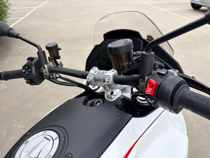 2023 MOTO GUZZI V100 MANDELLO