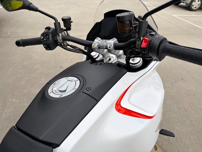 2023 MOTO GUZZI V100 MANDELLO