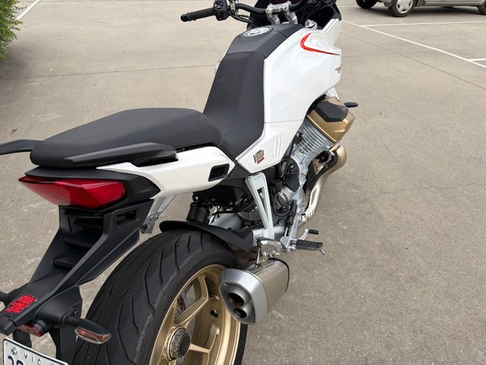 2023 MOTO GUZZI V100 MANDELLO