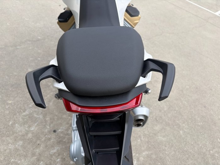 2023 MOTO GUZZI V100 MANDELLO