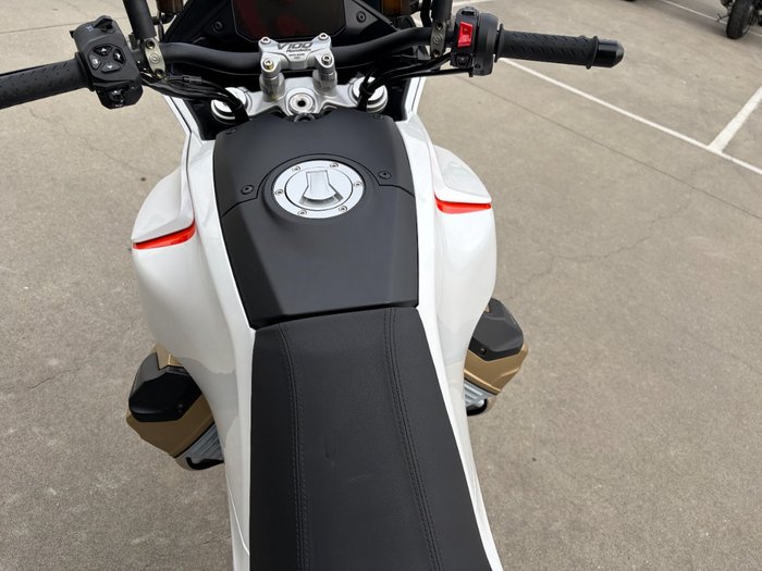 2023 MOTO GUZZI V100 MANDELLO