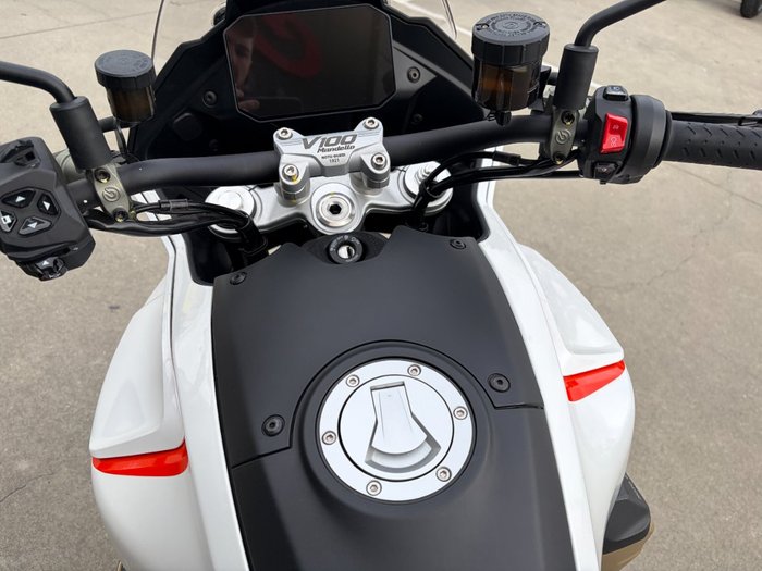 2023 MOTO GUZZI V100 MANDELLO