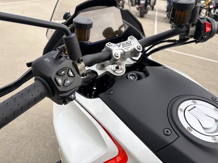2023 MOTO GUZZI V100 MANDELLO