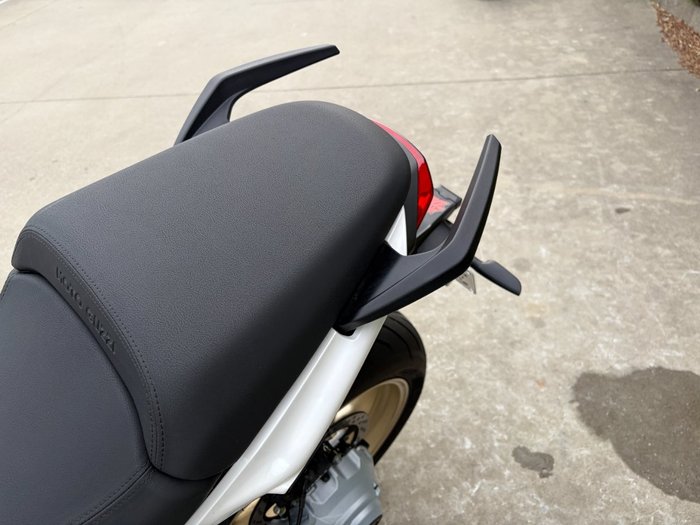 2023 MOTO GUZZI V100 MANDELLO