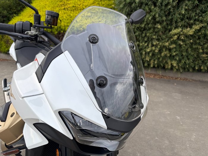 2023 MOTO GUZZI V100 MANDELLO