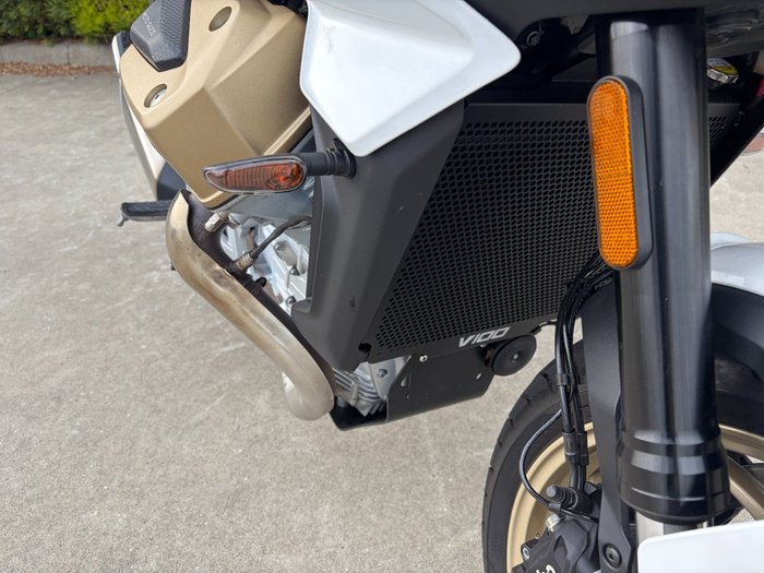 2023 MOTO GUZZI V100 MANDELLO