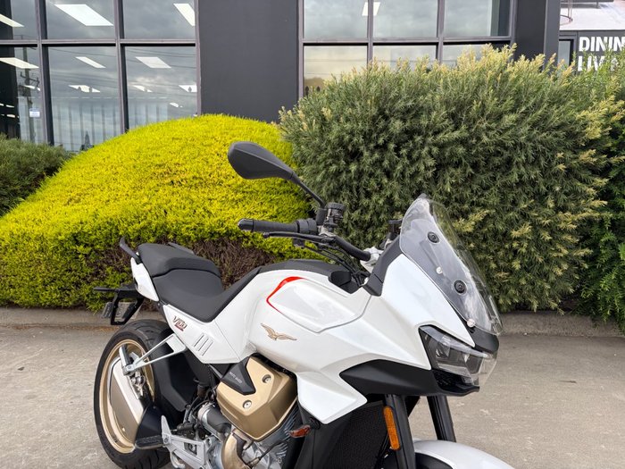 2023 MOTO GUZZI V100 MANDELLO