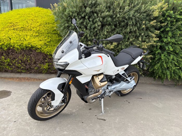 2023 MOTO GUZZI V100 MANDELLO