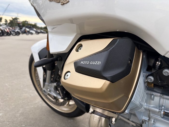2023 MOTO GUZZI V100 MANDELLO
