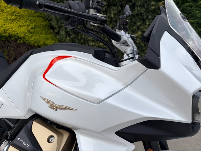 2023 MOTO GUZZI V100 MANDELLO