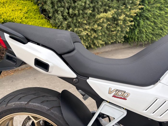 2023 MOTO GUZZI V100 MANDELLO