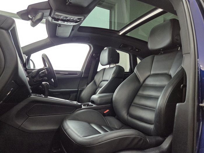 2023 Porsche Macan T