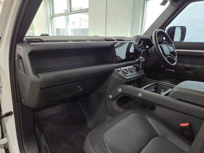 2023 Land Rover Defender 110 D300 X-Dynamic HSE