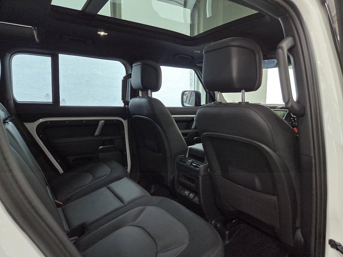 2023 Land Rover Defender 110 D300 X-Dynamic HSE