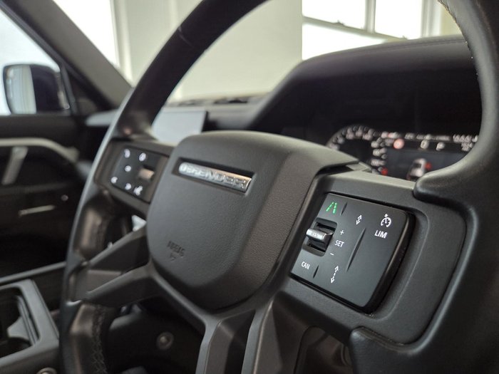 2023 Land Rover Defender 110 D300 X-Dynamic HSE
