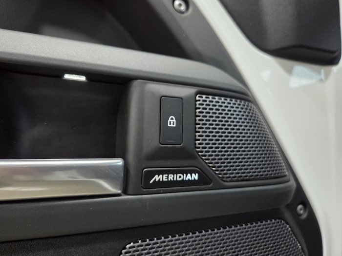 2023 Land Rover Defender 110 D300 X-Dynamic HSE