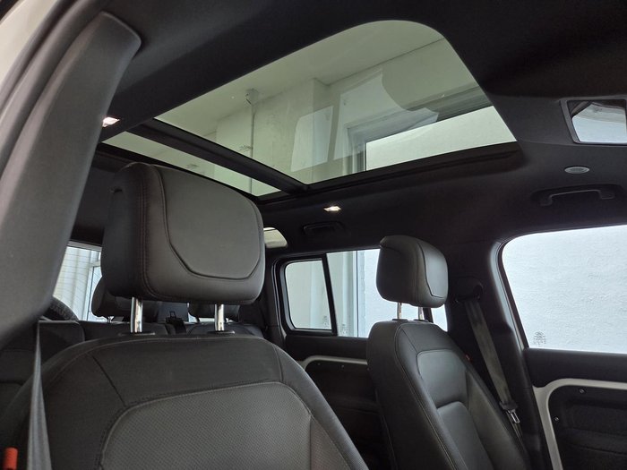 2023 Land Rover Defender 110 D300 X-Dynamic HSE