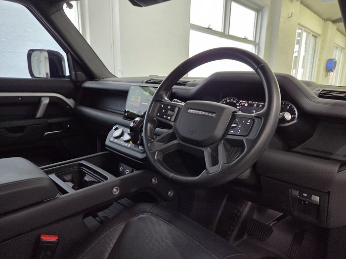 2023 Land Rover Defender 110 D300 X-Dynamic HSE