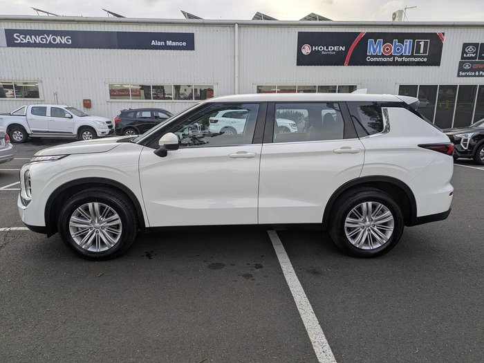 2023 Mitsubishi Outlander ES