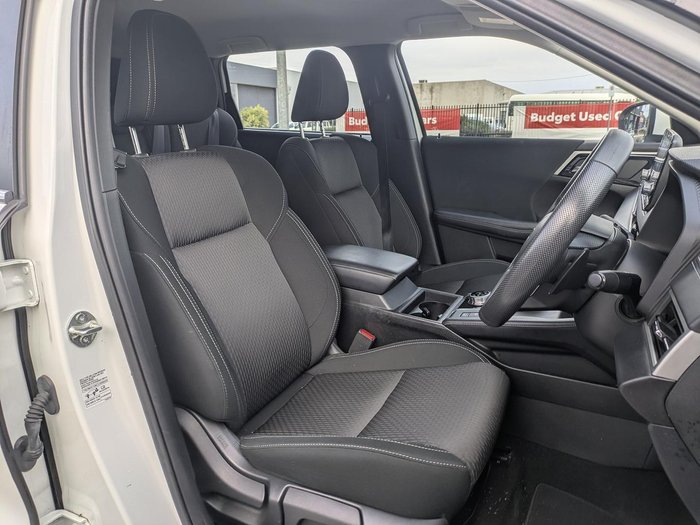 2023 Mitsubishi Outlander ES