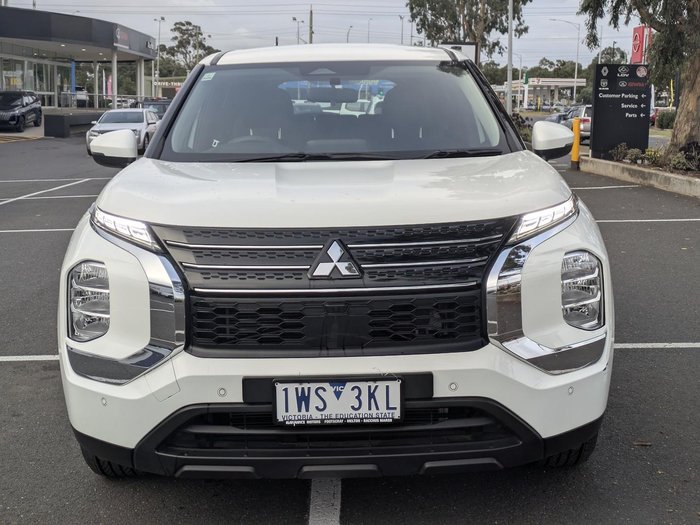 2023 Mitsubishi Outlander ES