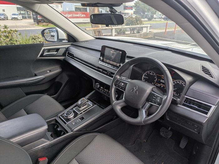 2023 Mitsubishi Outlander ES